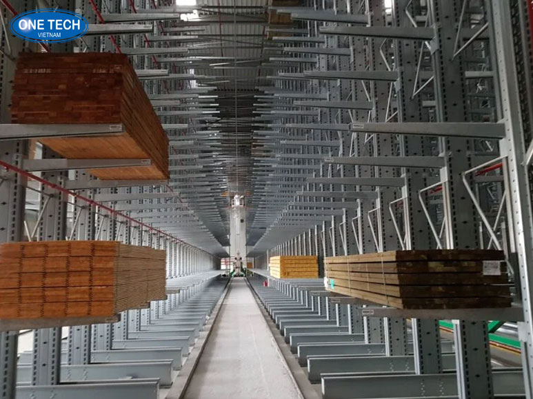 Yêu cầu hạ tầng kho tiêu chuẩn để lắp đặt hệ thống stacker crane tự động Sơ đồ mô phỏng hạ tầng kho đạt chuẩn để triển khai stacker crane, bao gồm hệ thống ray, sàn phẳng và chiều cao kho phù hợp
