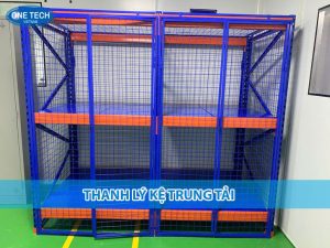 Kệ trung tải thanh lý có khung thép chắc chắn, sơn tĩnh điện, phù hợp cho kho hàng