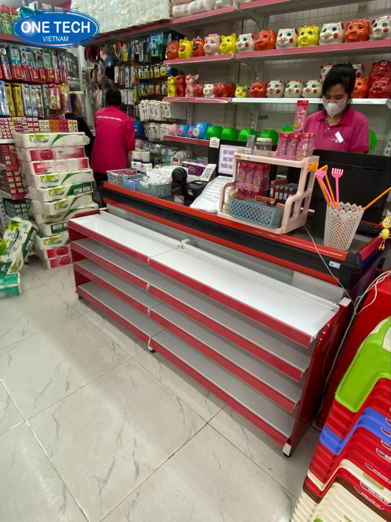 Bàn thu ngân gọn nhẹ phù hợp không gian bán hàng tại Đà Nẵng Mẫu bàn thu ngân lắp đặt trong cửa hàng bán lẻ ở Đà Nẵng