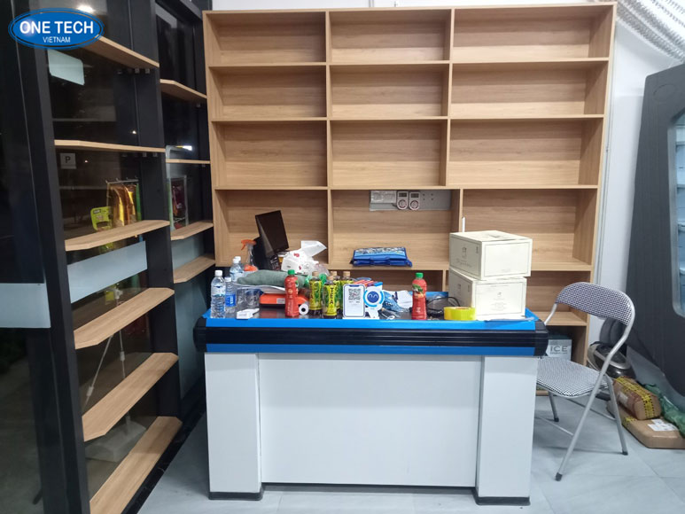 Bàn thu ngân tại cửa hàng ở Hải Phòng với bố cục đơn giản, dễ thao tác