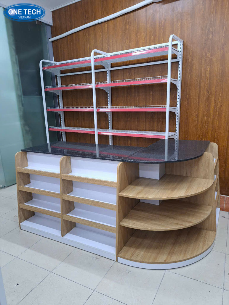 Bàn thu ngân được bố trí tại một cửa hàng ở Hải Phòng, hỗ trợ thao tác thanh toán dễ dàng