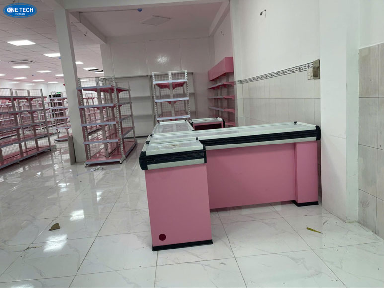 Bàn thu ngân Hải Phòng màu trắng thiết kế chuyên dụng cho quầy thanh toán