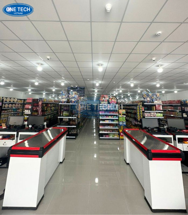 Bàn thu ngân lắp tại cửa hàng ở Hải Phòng với thiết kế gọn gàng, tiện lợi