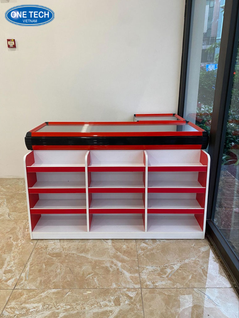 Hình ảnh bàn thu ngân phục vụ quầy thanh toán tại siêu thị mini Hải Phòng