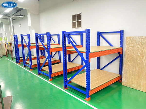 Kệ công nghiệp 2 tầng One Tech - Bền bỉ cho nhà kho hiện đại Kệ lưu trữ 2 tầng One Tech, kết cấu vững chắc, hỗ trợ hàng hóa trọng tải lớn