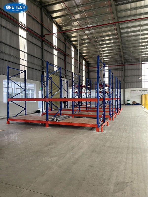 One Tech - Kệ công nghiệp 2 tầng cho hệ thống lưu trữ chuyên nghiệp Kệ công nghiệp 2 tầng One Tech lắp đặt trong kho, hỗ trợ lưu trữ tải nặng
