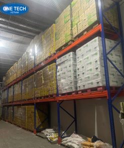Kệ công nghiệp 2 tầng hỗ trợ lưu trữ hàng hóa theo tầng rõ ràng