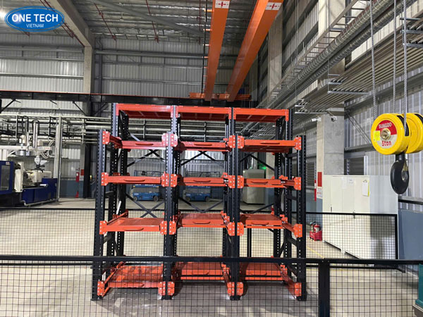 Giá kệ công nghiệp tối ưu hóa không gian nhà kho Giá kệ công nghiệp chịu lực dùng để sắp xếp hàng hóa trong kho bãi