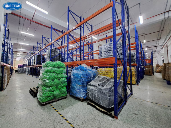 Kệ công nghiệp chuyên dùng cho hệ thống kho quy mô lớn Kệ công nghiệp giúp sắp xếp hàng hóa khoa học trong kho hàng
