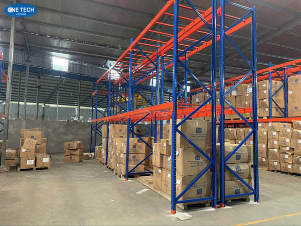 Kệ công nghiệp Double Deep chứa hàng tải trọng nặng trong kho Kệ công nghiệp Double Deep với 4 tầng lưu trữ hàng hóa pallet trong kho lớn