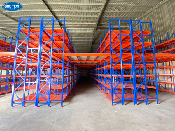 Kệ sàn Mezzanine lưu trữ hàng hóa công nghiệp tải trọng lớn Hệ thống kệ sàn Mezzanine khung thép lắp ráp trong kho hàng công nghiệp