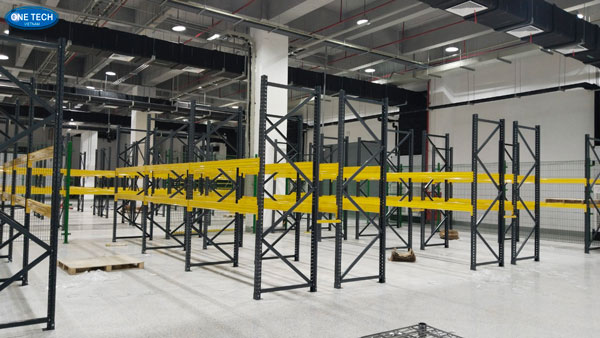 One Tech - Nhà cung cấp kệ công nghiệp hàng đầu Việt Nam Hình ảnh kho hàng lắp đặt hệ thống kệ công nghiệp của One Tech, chất lượng cao, chịu tải lớn
