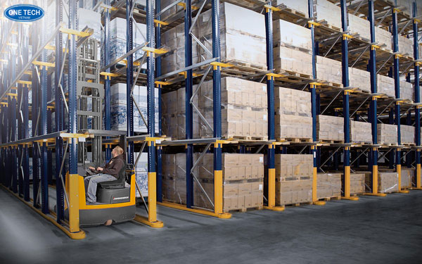 Kệ hạng nặng Drive-in tối ưu lưu trữ hàng hóa công nghiệp Hệ thống kệ hạng nặng drive in bằng thép sơn tĩnh điện, chịu tải lớn, phù hợp nhà kho công nghiệp