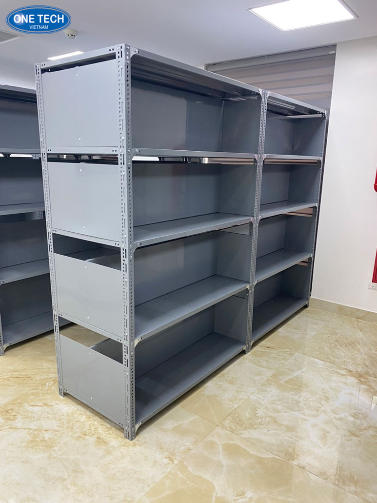 Kệ chứa bao bì trong kho, sắp xếp khoa học và dễ quản lý