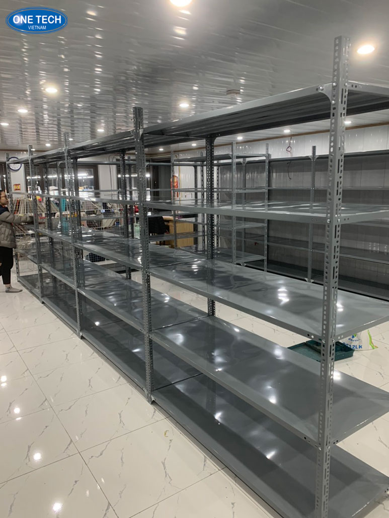 Kệ kho bao bì giúp quản lý vật tư đóng gói ngăn nắp và hiệu quả