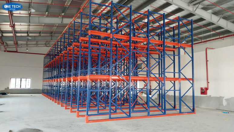 Kệ kho bao bì sắp xếp vật tư đóng gói rõ ràng, thuận tiện lấy hàng
