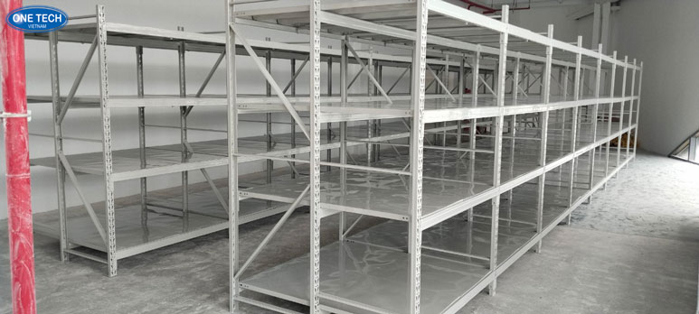 Kệ lưu trữ bao bì trong kho giúp tối ưu quy trình đóng gói sản phẩm
