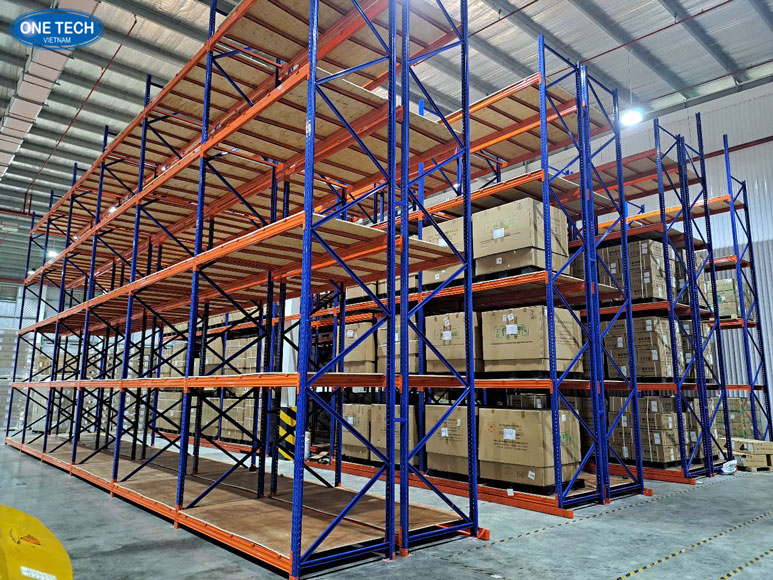 Kệ kho bao bì giúp tối ưu không gian, bảo quản hàng hóa gọn gàng và dễ kiểm soát