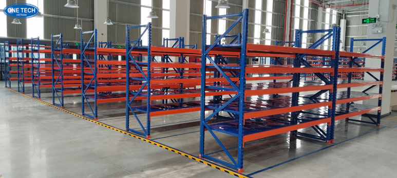 Kệ kho bao bì bố trí hợp lý, hỗ trợ thao tác xuất – nhập vật tư nhanh chóng