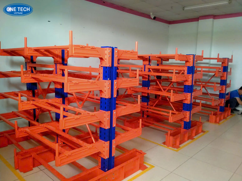 Kệ tay đỡ chuyên dụng lưu trữ hàng hóa dài, nặng trong kho công nghiệp