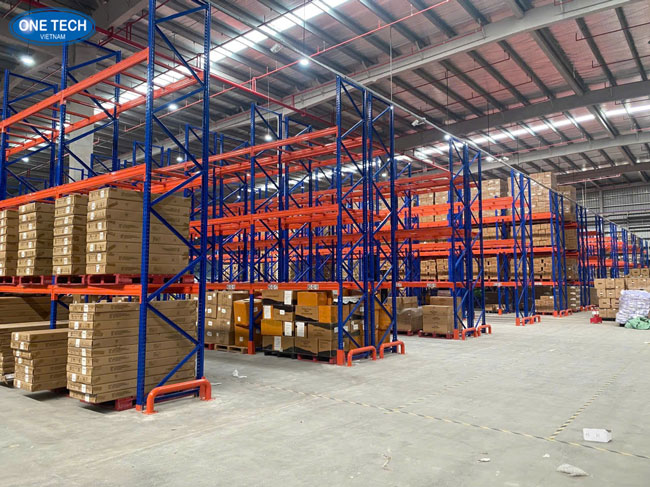 Kệ kho hàng chuyên dụng cho hệ thống lưu trữ hiện đại Kệ kho công nghiệp được bố trí khoa học, hỗ trợ lưu trữ hàng hóa ngăn nắp