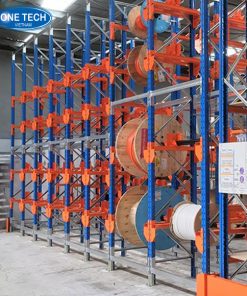 Kệ Push Back hỗ trợ lưu trữ hàng hóa dạng pallet với thiết kế lùi sâu tiết kiệm diện tích