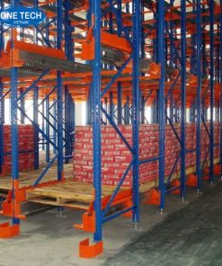 Kệ Push Back dạng trượt giúp sắp xếp pallet gọn gàng và khoa học trong kho