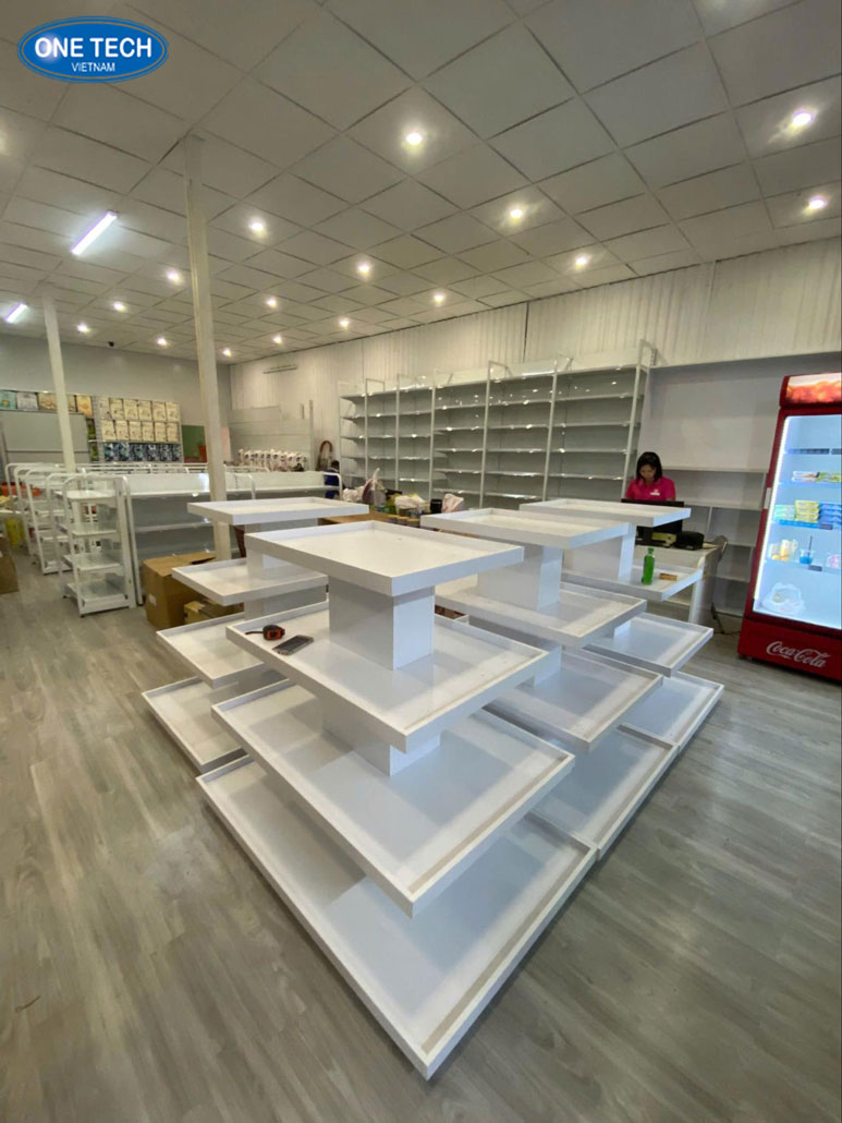 Kệ siêu thị trưng bày hàng hóa tại TP.HCM Hình ảnh kệ siêu thị tại TP.HCM dùng để trưng bày đa dạng mặt hàng tiêu dùng