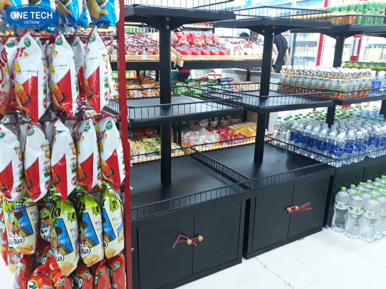 Mẫu kệ siêu thị lắp đặt thực tế tại TP.HCM Hệ thống kệ siêu thị được bố trí trong cửa hàng tại TP.HCM với thiết kế gọn gàng, dễ tiếp cận