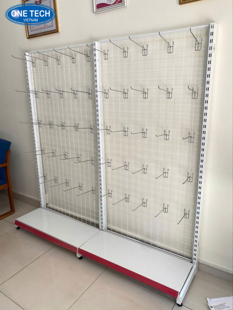 Kệ móc treo siêu thị tại TP.HCM - Trưng bày sản phẩm gọn gàng Kệ móc treo inox siêu thị tại TP.HCM giúp treo hàng hóa gọn gàng, dễ chọn lựa