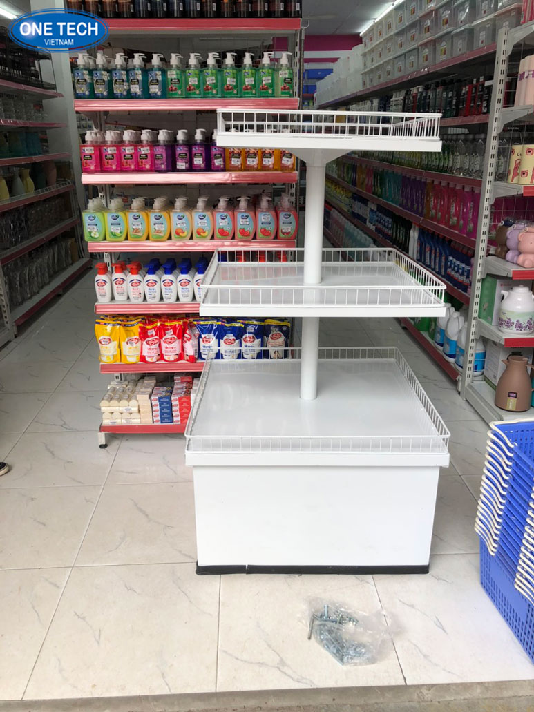 Kệ trưng bày bánh mì gọn gàng cho khu vực bán hàng chuyên dụng Kệ trưng bày bánh mì với thiết kế mở, thuận tiện cho người mua lựa chọn
