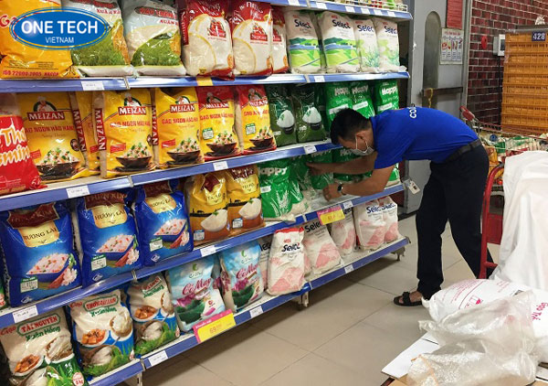 Kệ bày gạo tiện ích, góp phần hoàn thiện không gian mua sắm Kệ trưng bày gạo hỗ trợ sắp xếp hàng hóa dễ theo dõi và dễ bổ sung