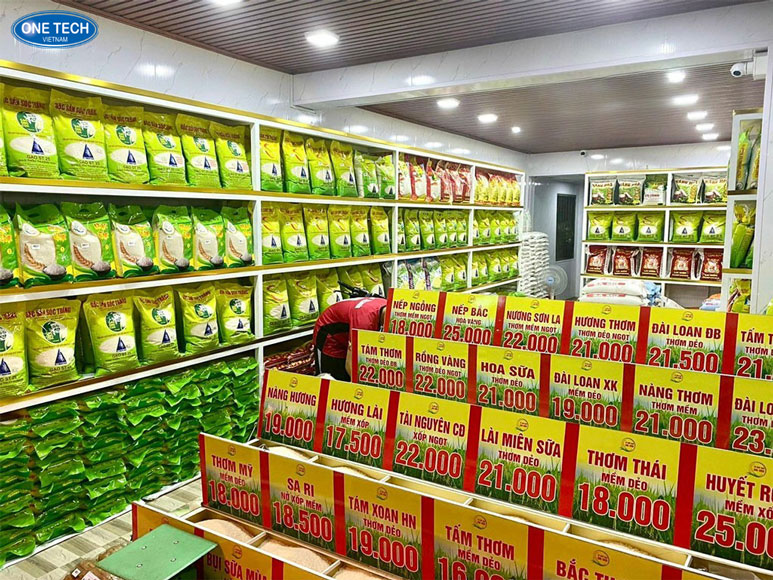 Kệ gạo khung sắt mâm gỗ trưng bày gạo đẹp cho cửa hàng Kệ gạo khung sắt mâm gỗ thiết kế đẹp, trưng bày gạo ngăn nắp trong siêu thị mini