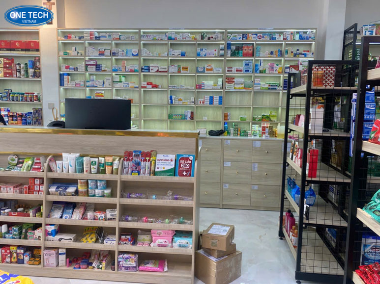 Kệ trưng bày khẩu trang giúp sắp xếp sản phẩm ngăn nắp và dễ nhìn