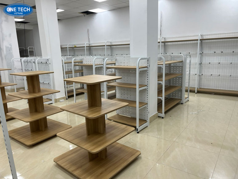 Kệ khẩu trang bố trí hợp lý giúp người mua dễ lựa chọn