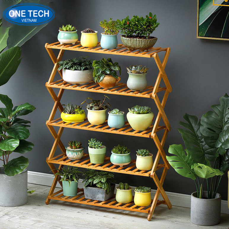 Kệ trưng bày sen đá bằng gỗ thiết kế đơn giản mà tinh tế Kệ gỗ trưng bày sen đá nhỏ gọn, phù hợp trang trí quán cà phê và ban công