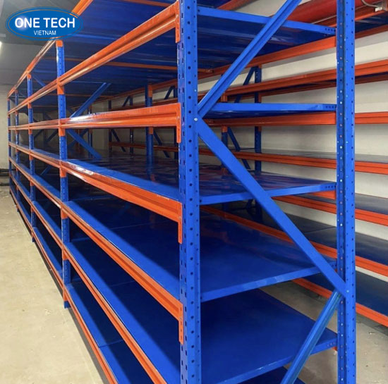 Ưu điểm của kệ trung tải 7 tầng - Lưu trữ gọn gàng, chịu lực tốt Kệ trung tải 7 tầng bằng sắt sơn tĩnh điện, chịu lực tốt, lưu trữ hàng hóa hiệu quả trong kho xưởng