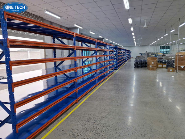 Kệ trung tải 7 tầng chất lượng cao tại One Tech Kệ trung tải 7 tầng bằng sắt sơn tĩnh điện, chịu tải tốt, thiết kế chắc chắn của One Tech