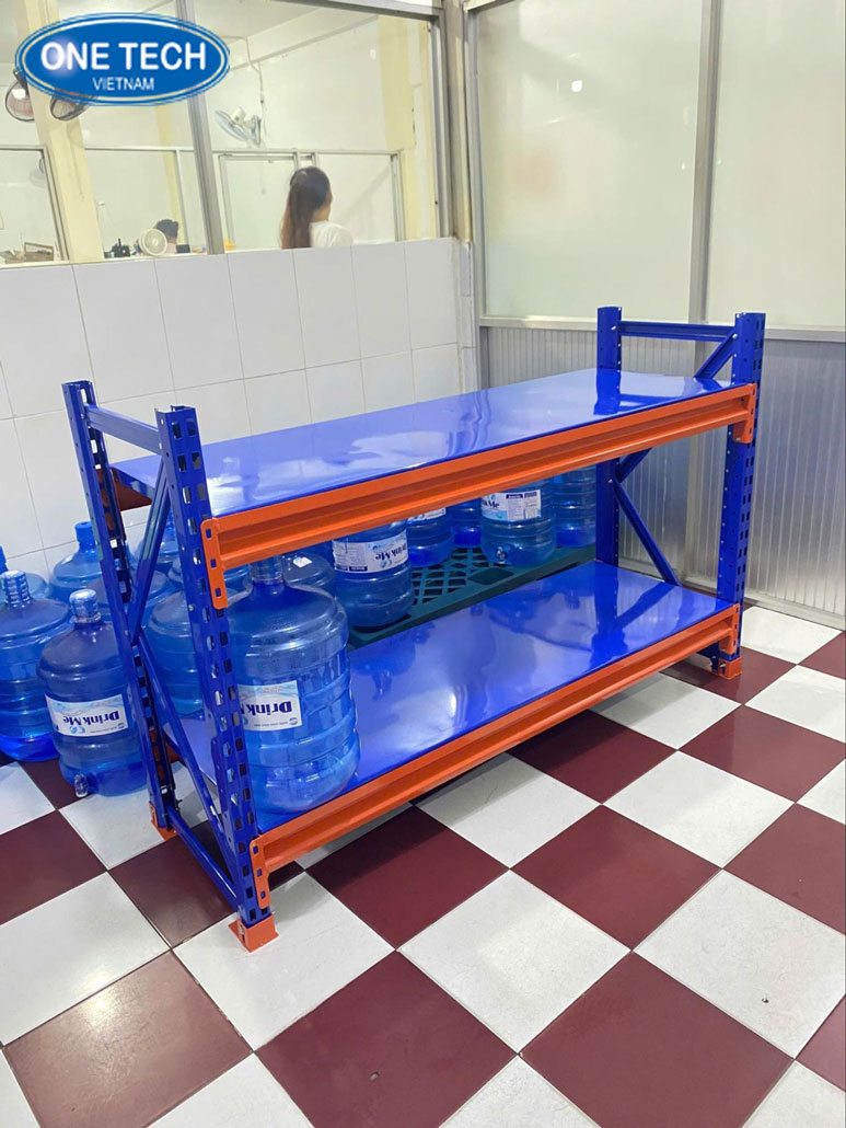 Kệ trung tải sử dụng để trưng bày đồ điện máy, tăng tính thẩm mỹ cho không gian bán hàng