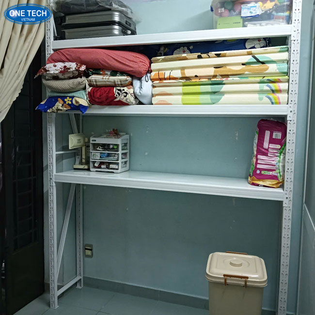 Kệ trung tải trưng bày đồ điện máy tại điểm bán, giúp tối ưu không gian và tầm nhìn