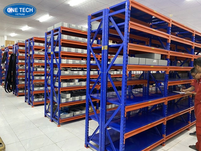 Kệ lưu trữ chuyên dụng trong kho cơ khí giúp tối ưu không gian Kệ lưu trữ hàng hóa chuyên dụng trong kho cơ khí gọn gàng, tối ưu diện tích