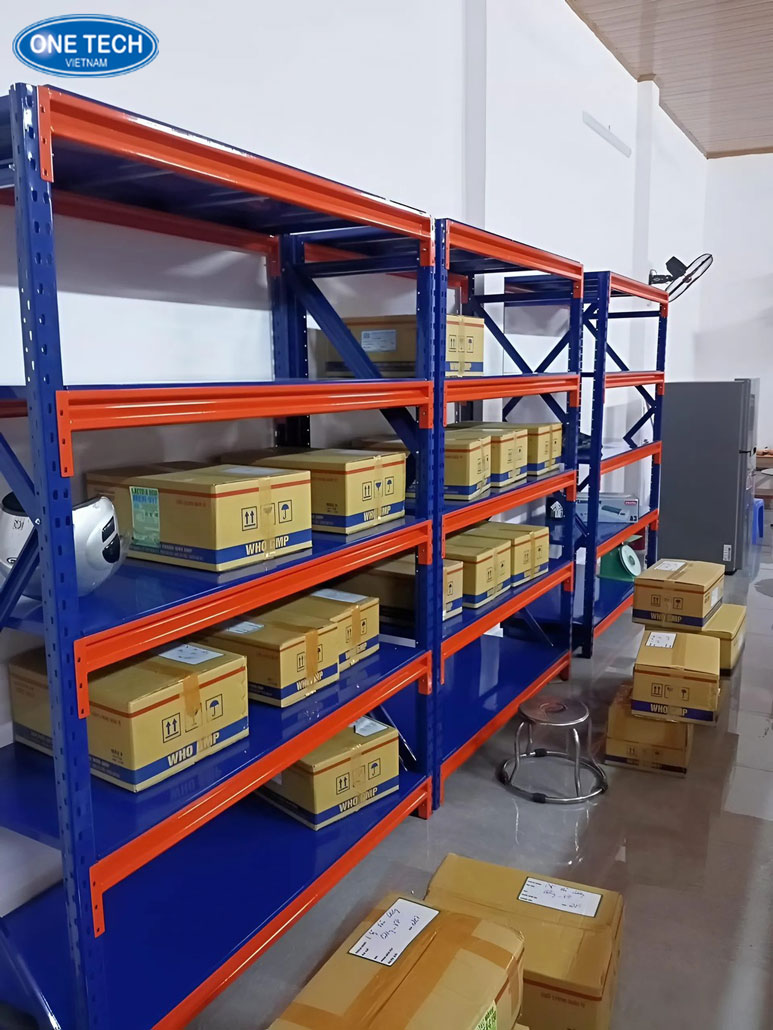 Tối ưu kho phụ tùng với kệ trung tải chuyên dụng cho ngành cơ khí Kệ trung tải được lắp đặt trong kho cơ khí để lưu trữ phụ tùng gọn gàng, dễ kiểm soát