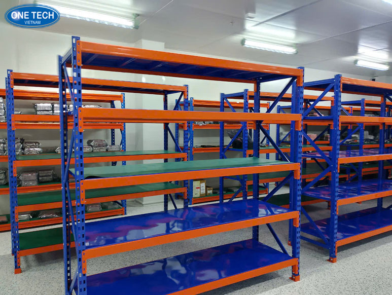 Kệ trung tải 200 - 300kg/tầng lưu trữ hàng hóa hiệu quả Kệ trung tải chịu tải 200 - 300kg mỗi tầng dùng trong kho hàng