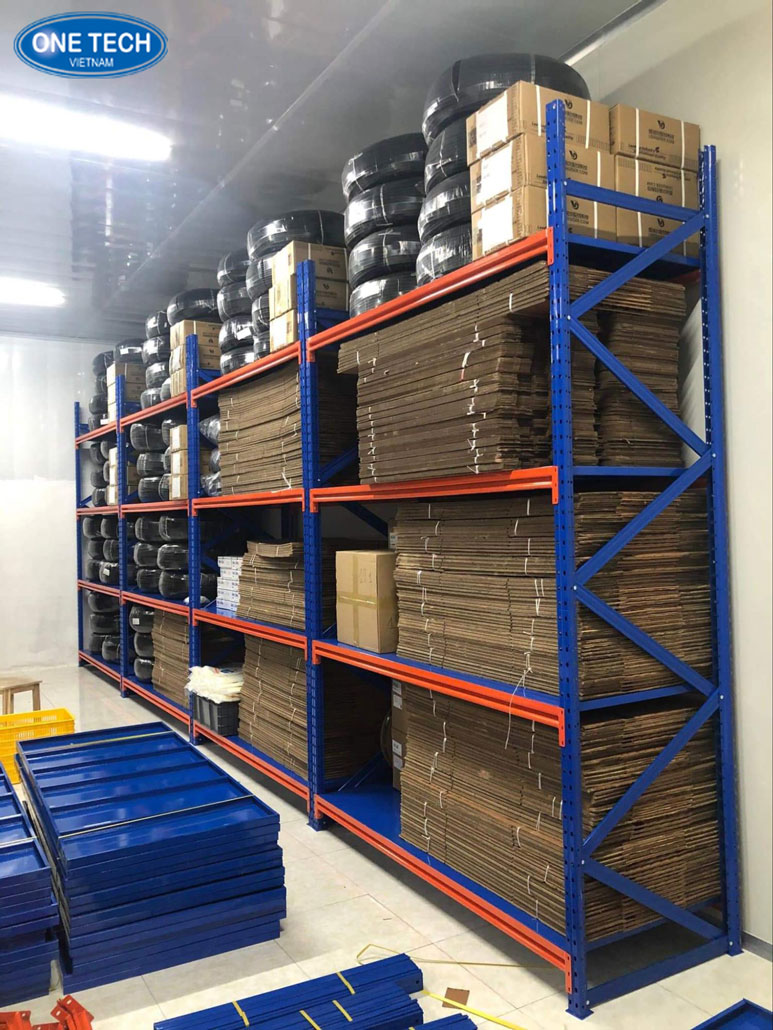 Kệ trung tải đặt thùng carton theo dãy giúp tối ưu diện tích kho