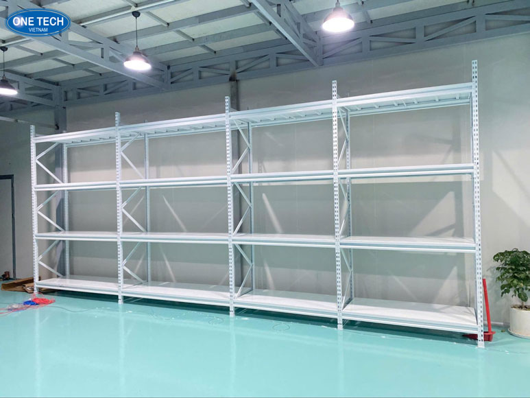 Kệ trung tải One Tech chất lượng cao kèm phụ kiện đồng bộ Kệ trung tải One Tech màu xám với thiết kế 4 tầng chắc chắn và phụ kiện đồng bộ đạt chuẩn