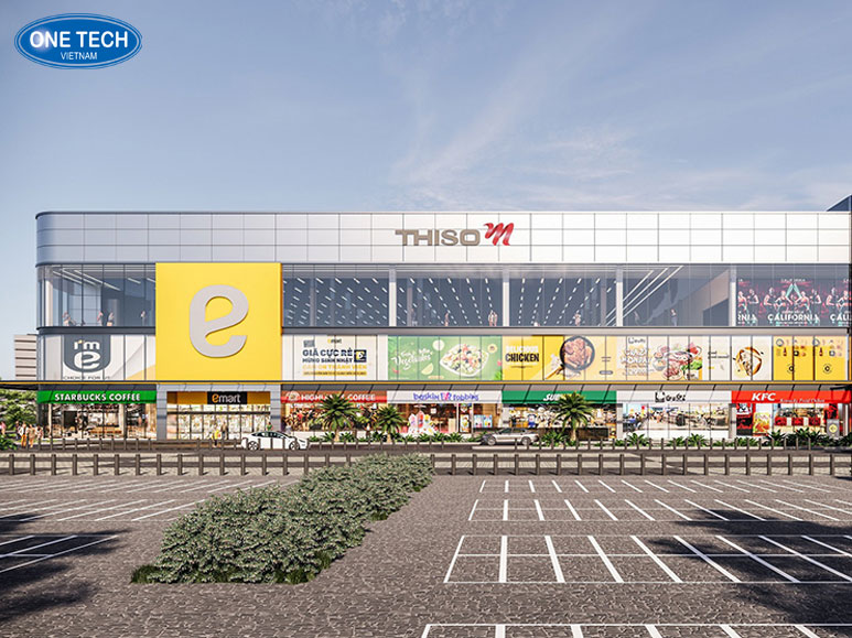 Mặt tiền siêu thị Emart - một trong những chuỗi siêu thị lớn nhất TPHCM đến từ Hàn Quốc, nổi bật với không gian mua sắm hiện đại và giá tốt