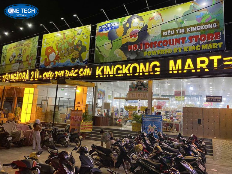 Mặt tiền siêu thị KingKong Mart - một trong những siêu thị lớn nhất tại Phú Quốc, chuyên cung cấp hàng hóa đa dạng và chất lượng