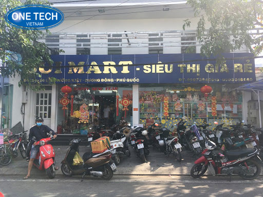Mặt tiền siêu thị Bùi Mart - siêu thị lớn nhất Phú Quốc với đầy đủ tiện ích và hàng hóa đa dạng