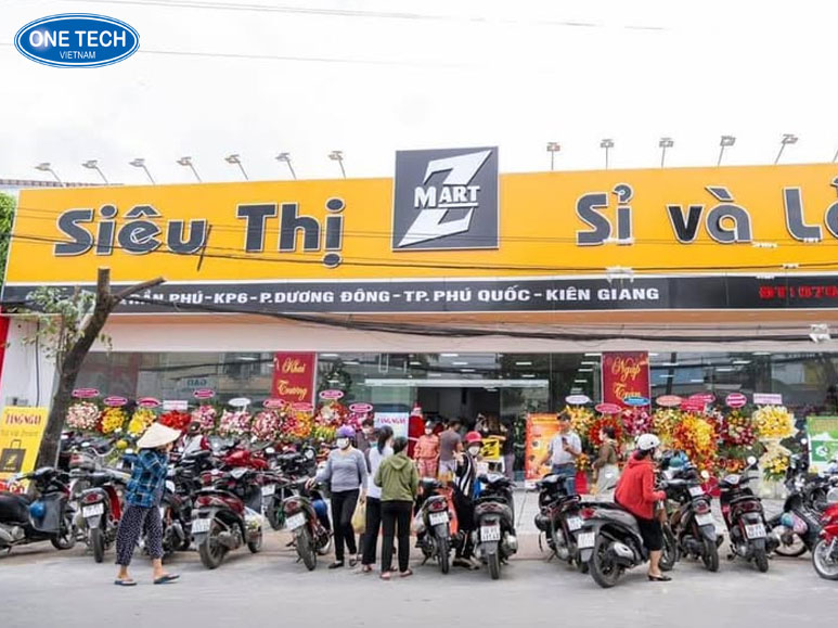 Mặt tiền siêu thị Zmart tại Phú Quốc - không gian mua sắm hiện đại, nhiều mặt hàng thiết yếu