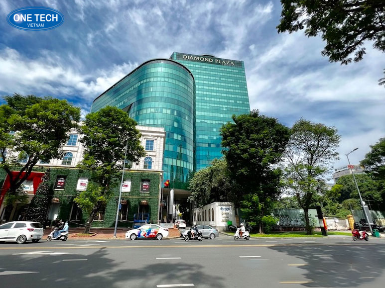 Toàn cảnh Diamond Plaza - trung tâm mua sắm sang trọng bậc nhất tại Quận 1, TP.HCM